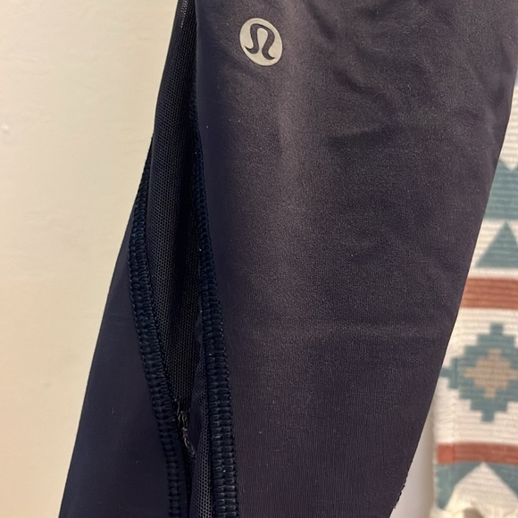 Lululemon scalloped zipper pocket leggings navy - sz 4 💙💙💙 - Picture 6 of 6